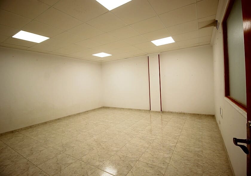 Erhverv til salg i La Zenia med swimmingpool - € 280.000 (Ref: 7786105)