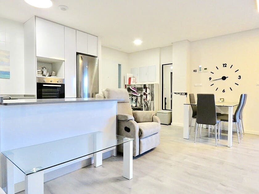 2 slaapkamer Appartement te koop in Villamartin met zwembad garage - € 250.000 (Ref: 7786189)