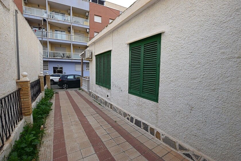 4 soveværelse Villa til salg i Torrevieja med swimmingpool garage - € 414.900 (Ref: 7786195)