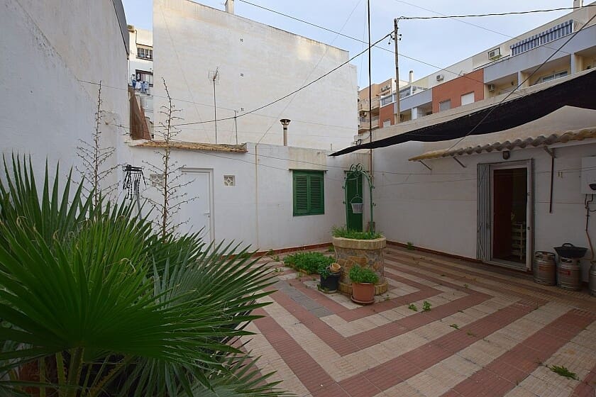4 soveværelse Villa til salg i Torrevieja med swimmingpool garage - € 414.900 (Ref: 7786195)