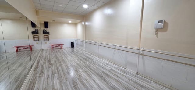 2 bedroom Commercial for sale in Zona Pueblo, Guardamar del Segura - € 110,000 (Ref: 7786283)