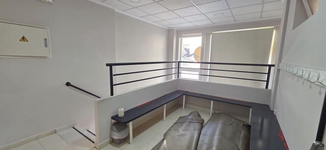 2 bedroom Commercial for sale in Zona Pueblo, Guardamar del Segura - € 110,000 (Ref: 7786283)