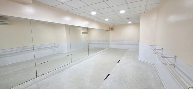 2 bedroom Commercial for sale in Zona Pueblo, Guardamar del Segura - € 110,000 (Ref: 7786283)