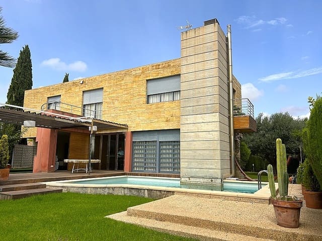 4 slaapkamer Villa te koop in Dehesa de Campoamor, Orihuela - € 1.500.000 (Ref: 7824656)