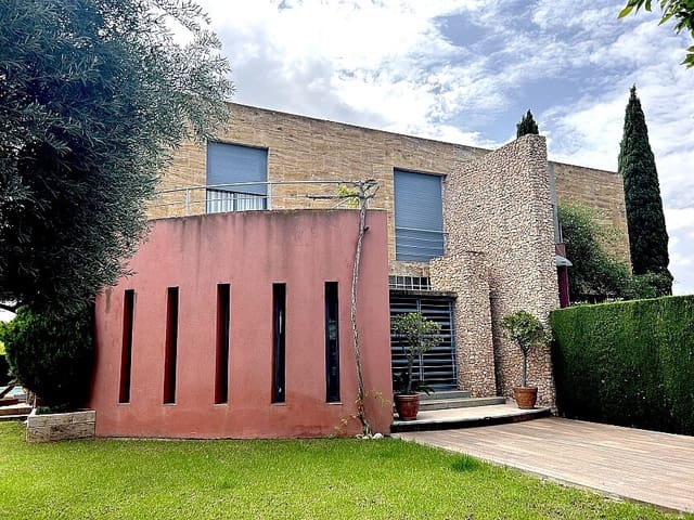 4 slaapkamer Villa te koop in Dehesa de Campoamor, Orihuela - € 1.500.000 (Ref: 7824656)