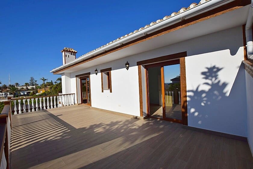 6 bedroom Villa for sale in Orihuela Costa with pool garage - € 1,600,000 (Ref: 7862313)