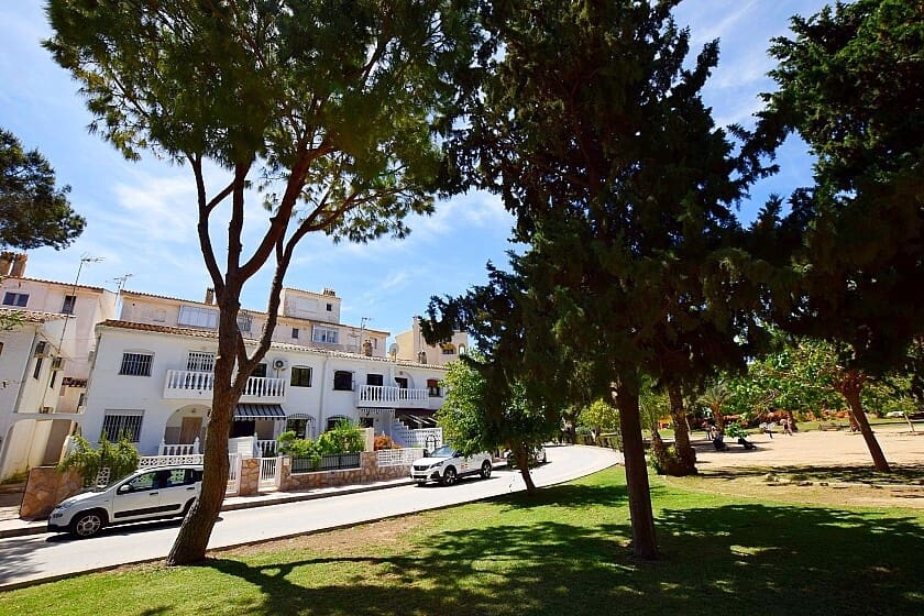 3 bedroom Townhouse for sale in La Zenia with garage - € 328,000 (Ref: 8095923)