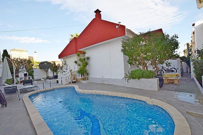 3 soverom Villa til salgs i Torrevieja med svømmebasseng garasje - € 520 000 (Ref: 8123711)