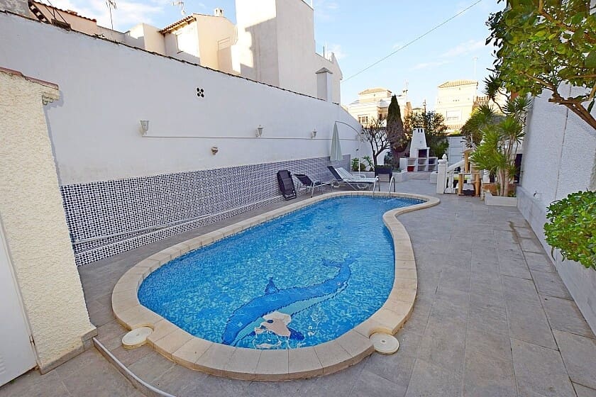 3 soverom Villa til salgs i Torrevieja med svømmebasseng garasje - € 520 000 (Ref: 8123711)