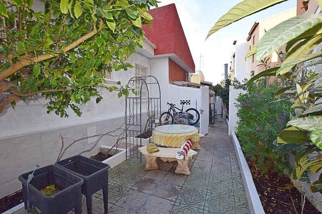 3 soverom Villa til salgs i Playa de los Locos, Torrevieja med svømmebasseng garasje - € 520 000 (Ref: 8123711)