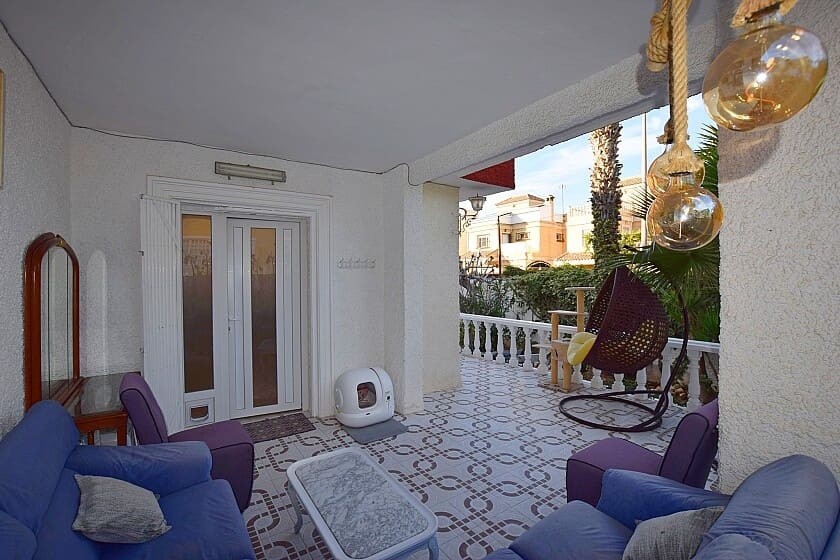 3 soverom Villa til salgs i Torrevieja med svømmebasseng garasje - € 520 000 (Ref: 8123711)