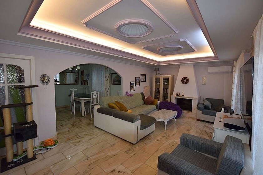 3 soverom Villa til salgs i Torrevieja med svømmebasseng garasje - € 520 000 (Ref: 8123711)