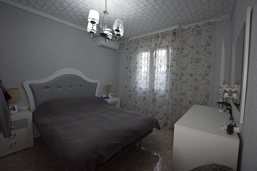 3 soverom Villa til salgs i Torrevieja med svømmebasseng garasje - € 520 000 (Ref: 8123711)