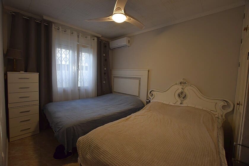 3 soverom Villa til salgs i Torrevieja med svømmebasseng garasje - € 520 000 (Ref: 8123711)