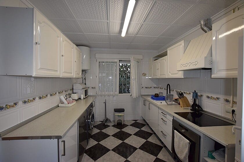 3 soverom Villa til salgs i Torrevieja med svømmebasseng garasje - € 520 000 (Ref: 8123711)