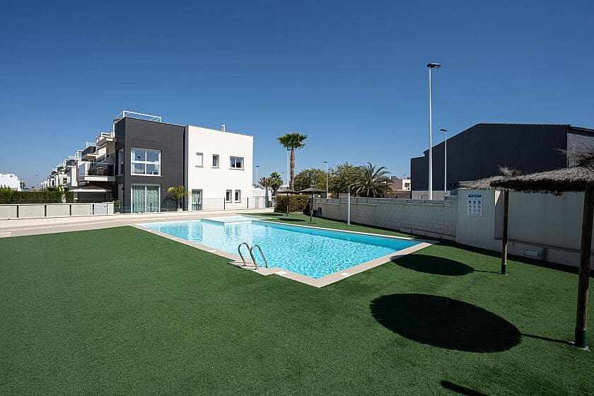 3 makuuhuone Bungalow myytävänä paikassa Torrevieja - 259 900 € (Ref: 8140378)