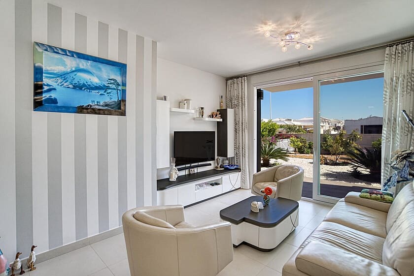 3 makuuhuone Bungalow myytävänä paikassa Torrevieja - 259 900 € (Ref: 8140378)