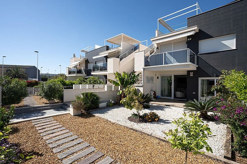 3 makuuhuone Bungalow myytävänä paikassa Torrevieja - 259 900 € (Ref: 8140378)