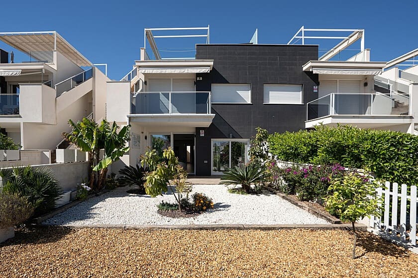 3 makuuhuone Bungalow myytävänä paikassa Torrevieja - 259 900 € (Ref: 8140378)