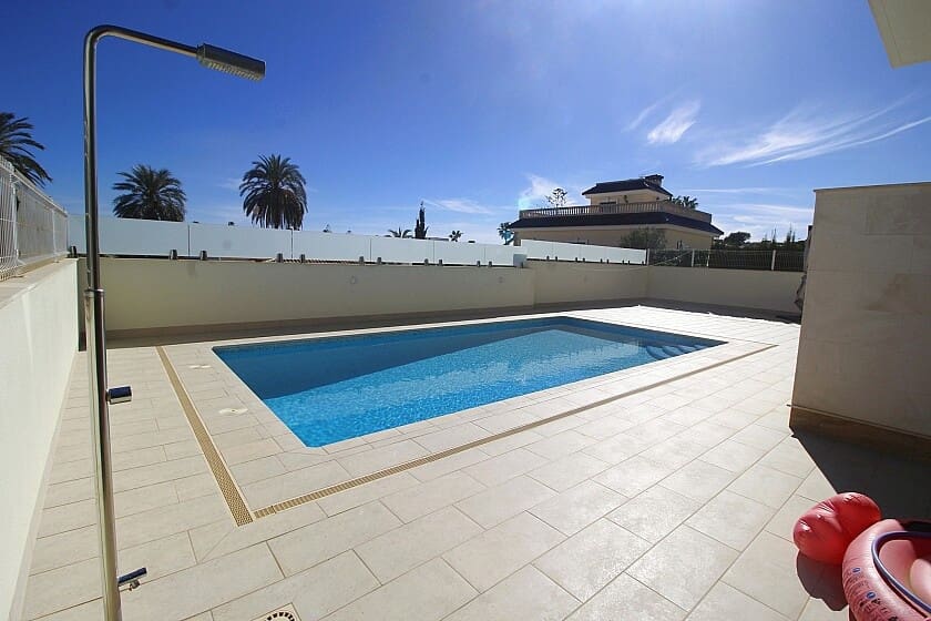 5 soveværelse Villa til salg i La Zenia med garage - € 1.500.000 (Ref: 8185318)