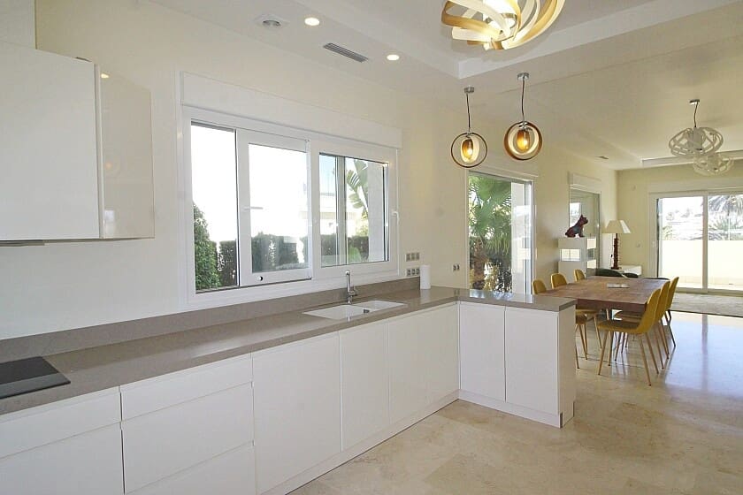 5 soveværelse Villa til salg i La Zenia med garage - € 1.500.000 (Ref: 8185318)