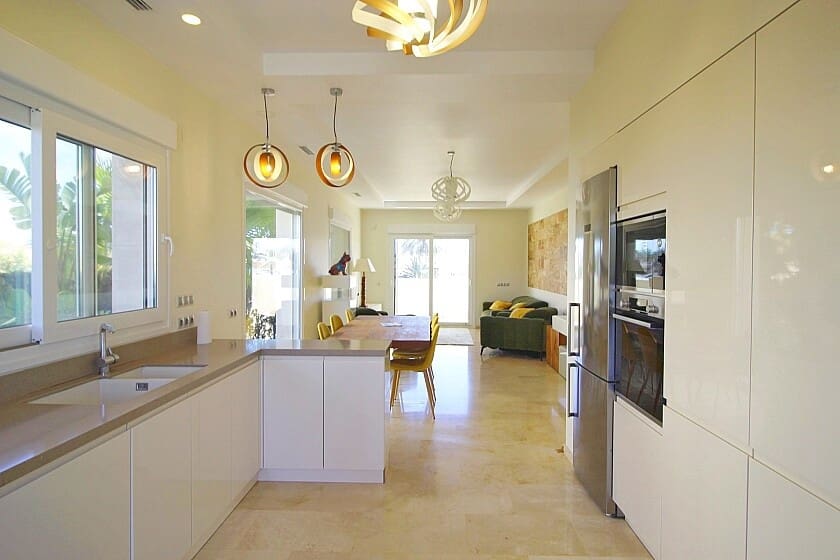 5 soveværelse Villa til salg i La Zenia med garage - € 1.500.000 (Ref: 8185318)