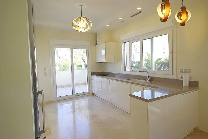 5 soveværelse Villa til salg i La Zenia med garage - € 1.500.000 (Ref: 8185318)