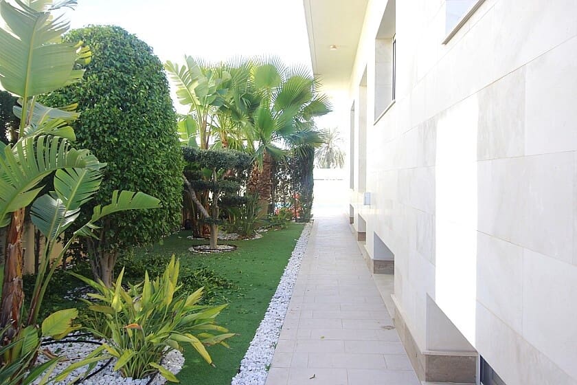 5 soveværelse Villa til salg i La Zenia med garage - € 1.500.000 (Ref: 8185318)