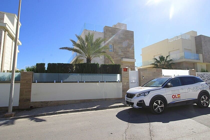 5 soveværelse Villa til salg i La Zenia med garage - € 1.500.000 (Ref: 8185318)