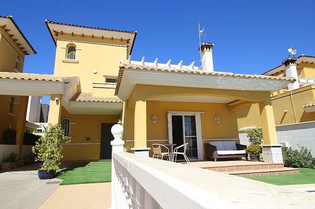 4 Zimmer Villa zu verkaufen in La Zenia, Orihuela mit Pool - 510.000 € (Ref: 8221843)
