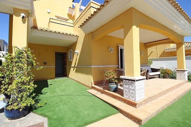 4 Zimmer Villa zu verkaufen in La Zenia, Orihuela mit Pool - 510.000 € (Ref: 8221843)