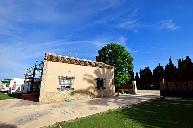 8 bedroom Villa for sale in Ciudad Quesada, Rojales with pool garage - € 425,000 (Ref: 8531120)