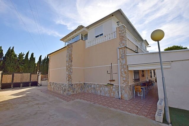 8 bedroom Villa for sale in Ciudad Quesada, Rojales with pool garage - € 425,000 (Ref: 8531120)