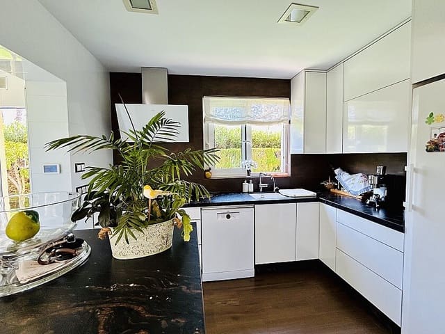 3 soverom Villa til salgs i Cabo Roig, Orihuela med svømmebasseng garasje - € 882 900 (Ref: 8553047)