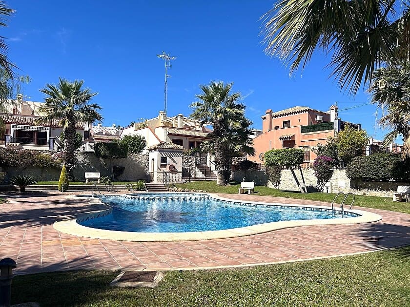 4 sovrum Villa till salu i San Miguel de Salinas med pool - 450 000 € (Ref: 8573578)