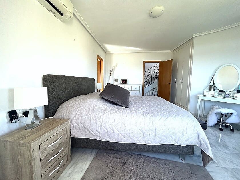 4 sovrum Villa till salu i San Miguel de Salinas med pool - 450 000 € (Ref: 8573578)