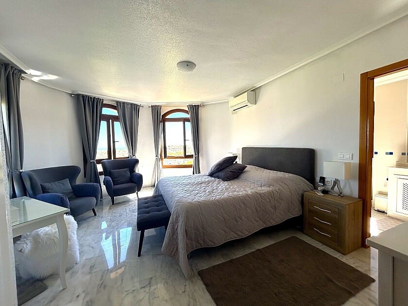 4 sovrum Villa till salu i San Miguel de Salinas med pool - 450 000 € (Ref: 8573578)