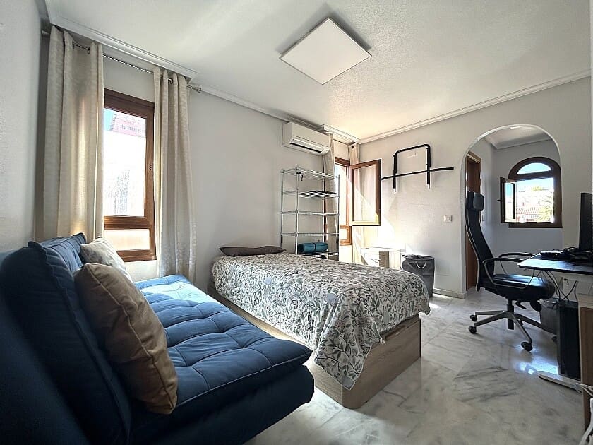 4 sovrum Villa till salu i San Miguel de Salinas med pool - 450 000 € (Ref: 8573578)