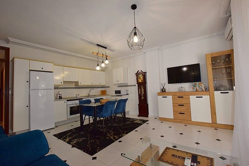 2 slaapkamer Appartement te koop in Torrevieja met zwembad - € 169.900 (Ref: 8609310)