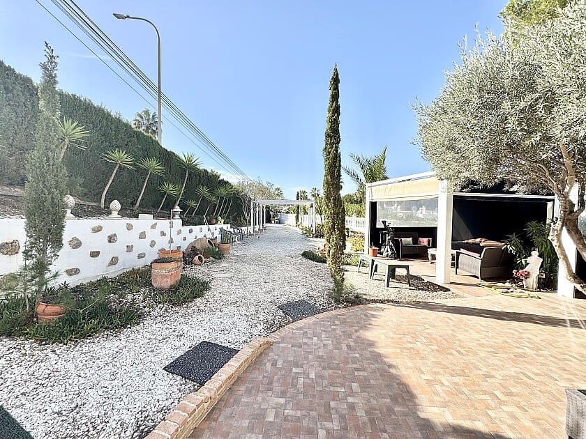 4 sovrum Villa till salu i Villamartin med pool - 849 900 € (Ref: 8760493)