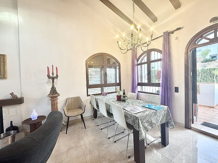 4 sovrum Villa till salu i Villamartin med pool - 849 900 € (Ref: 8760493)