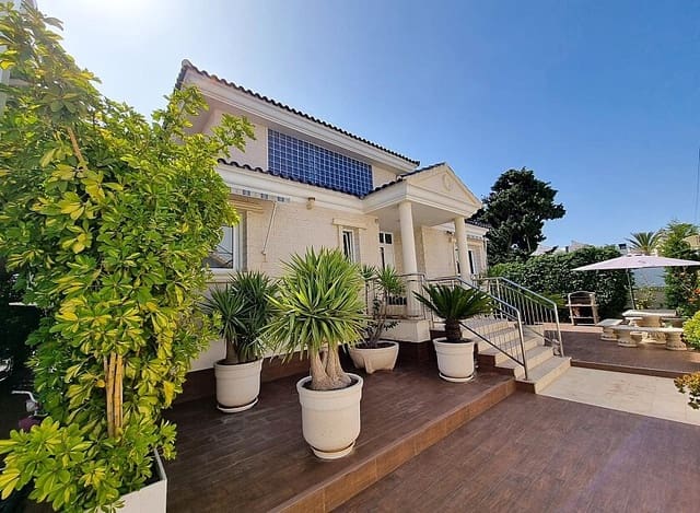 5 bedroom Villa for sale in Los Europeos, Torrevieja with pool garage - € 1,170,000 (Ref: 8855956)