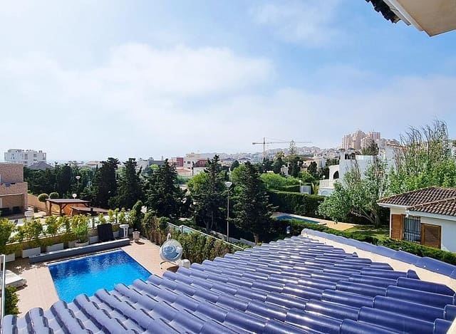 5 bedroom Villa for sale in Los Europeos, Torrevieja with pool garage - € 1,170,000 (Ref: 8855956)