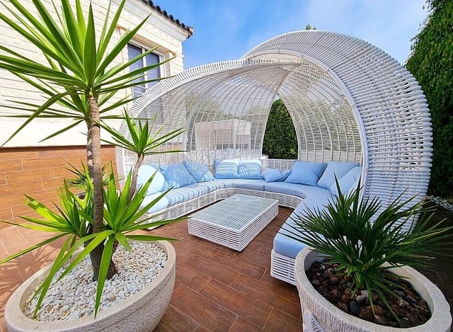 5 bedroom Villa for sale in Los Europeos, Torrevieja with pool garage - € 1,170,000 (Ref: 8855956)