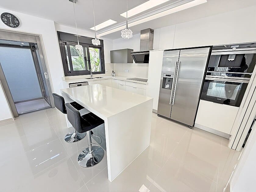 5 soveværelse Villa til salg i San Miguel de Salinas med swimmingpool garage - € 899.000 (Ref: 8879195)