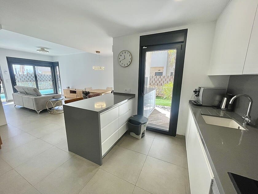 3 makuuhuone Huvila myytävänä paikassa Pilar de la Horadada mukana uima-altaan - 475 000 € (Ref: 8891542)