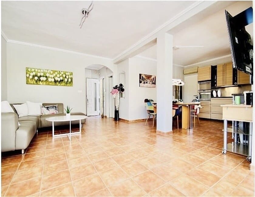 4 soveværelse Byhus til salg i La Zenia med swimmingpool garage - € 795.000 (Ref: 8905811)