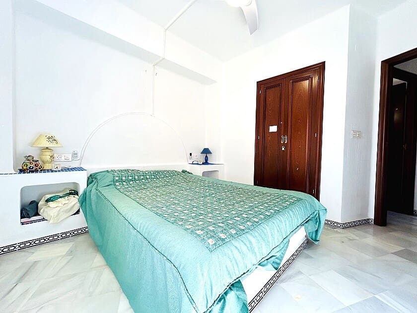 2 makuuhuone Huoneisto myytävänä paikassa Torrevieja mukana uima-altaan 
autotalli - 229 900 € (Ref: 8913653)