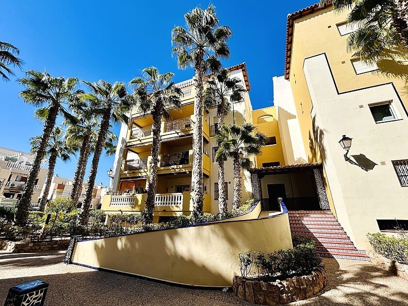 2 makuuhuone Huoneisto myytävänä paikassa Torrevieja mukana uima-altaan 
autotalli - 229 900 € (Ref: 8913653)