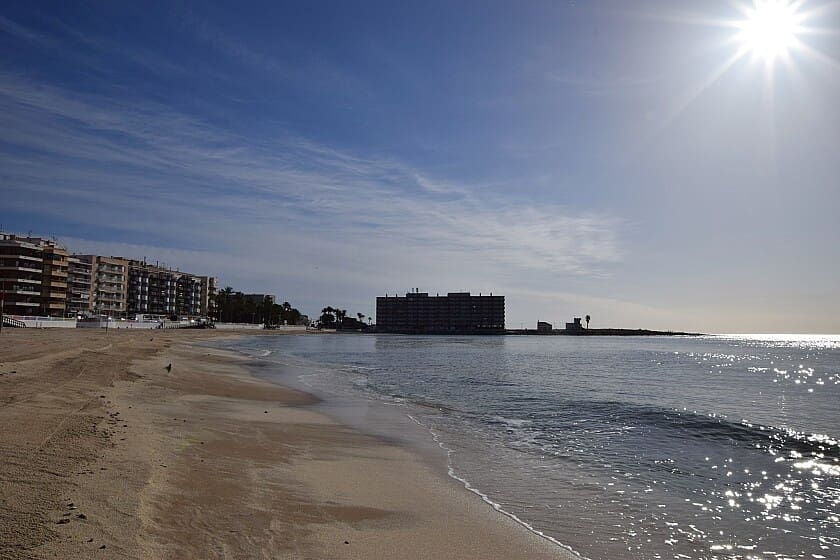 2 makuuhuone Huoneisto myytävänä paikassa Torrevieja mukana uima-altaan 
autotalli - 229 900 € (Ref: 8913653)